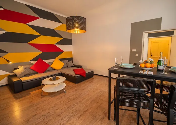 For 4 With Kitchen Near Naschmarkt & U4 Metro *