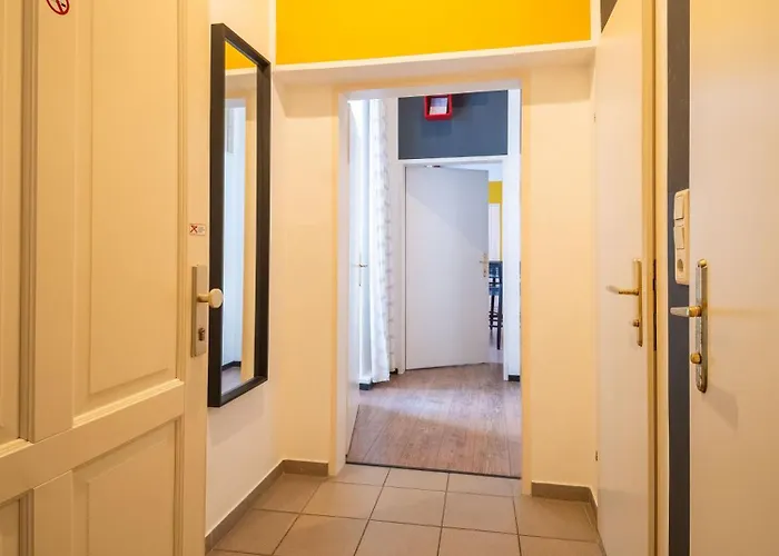 For 4 With Kitchen Near Naschmarkt & U4 Metro Viena
