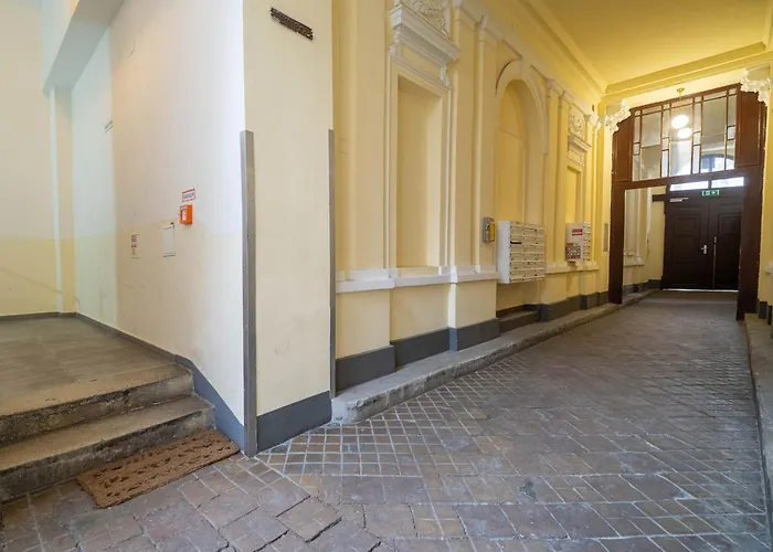 For 4 With Kitchen Near Naschmarkt & U4 Metro *