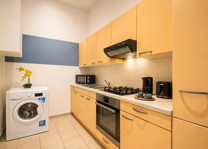 For 4 With Kitchen Near Naschmarkt & U4 Metro